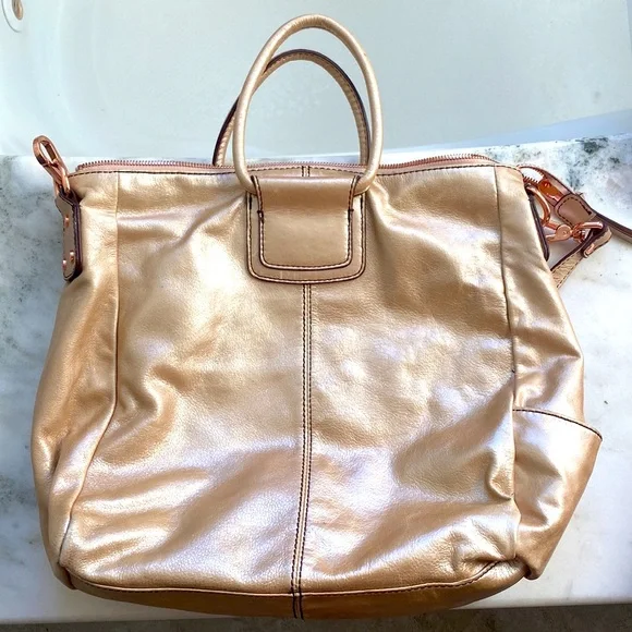 Hobo bag, metallic champagne gold. - Picture 2 of 10